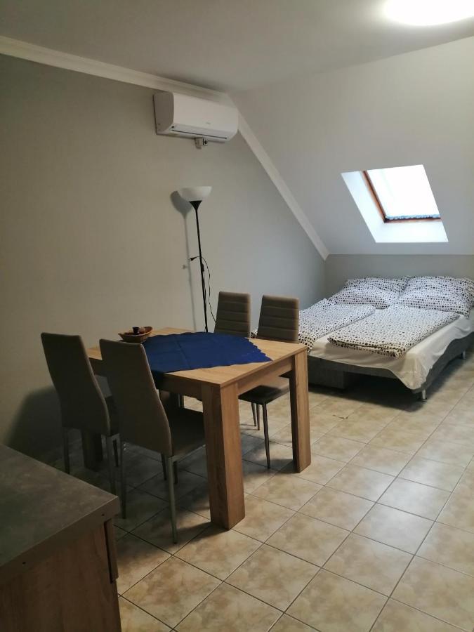 Hajdúszoboszló Apartman Pavai מראה חיצוני תמונה