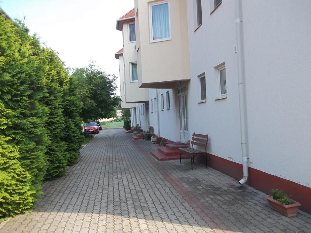 Hajdúszoboszló Apartman Pavai מראה חיצוני תמונה