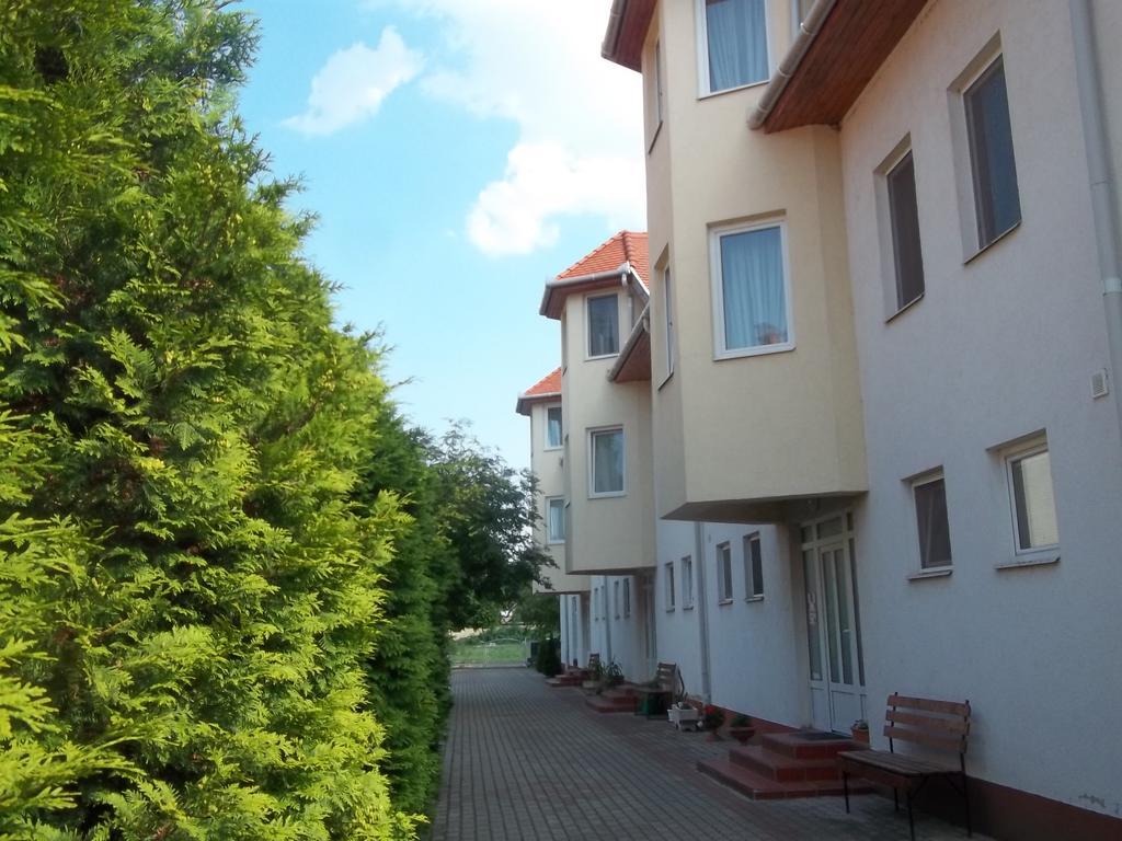 Hajdúszoboszló Apartman Pavai מראה חיצוני תמונה